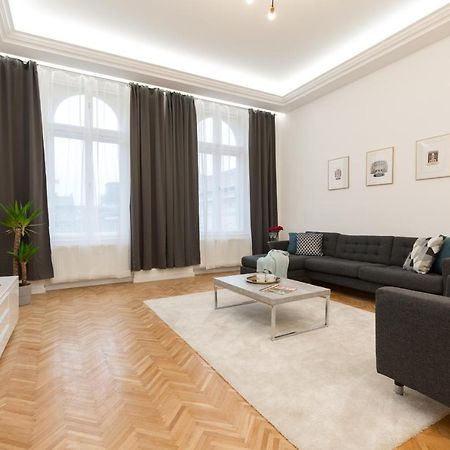 Space And Style In The Heart Of Budapest W 2Br&2Bt Exteriör bild